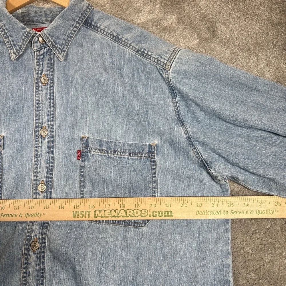 Vintage Levis Shirt Mens M Light Blue Denim Long Sleeve Button Up Pockets 2002